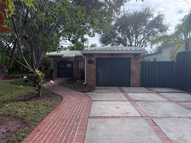 a front view of house with yard