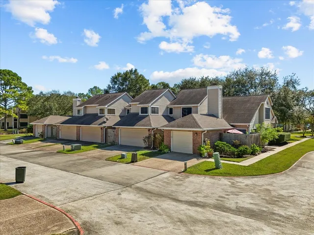 a view of a house with entertaining space