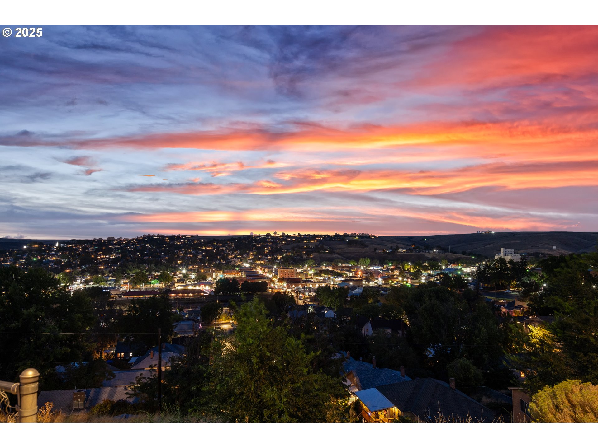 922 South Main Street Pendleton, OR 97801 - Photo 12 of 13 a view of city and mountain