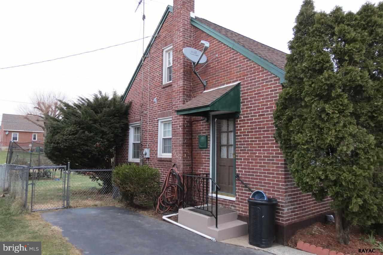 2007 Filbert Street York, PA 17404 - Photo 4 of 31 Gallery Image 4