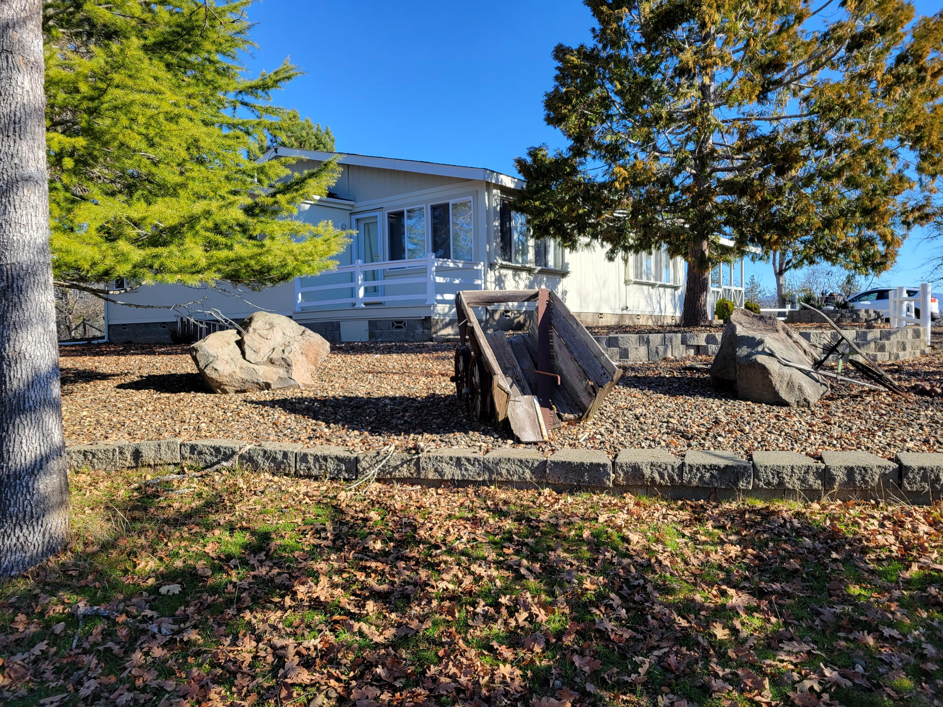 822 West Linn Road Eagle Point, OR 97524 - Photo 10 of 12 20220211_095715