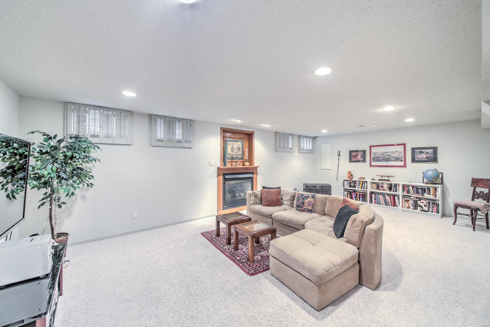 545 Dielman Road St. Louis, MO 63132 - Photo 23 of 32 Gallery Image 23
