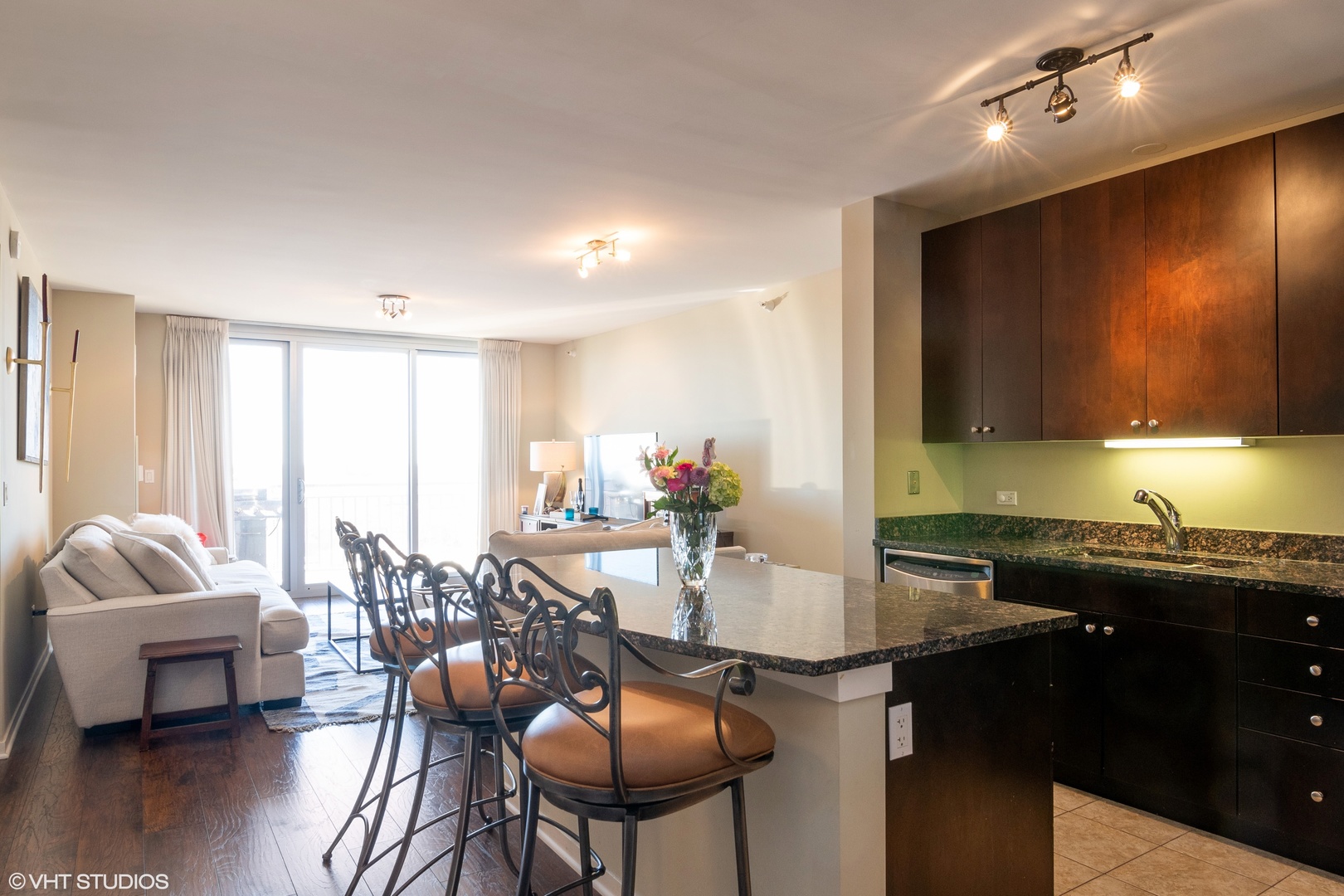 807 Davis Street, Unit 1503 Evanston, IL 60201 - Photo 7 of 14