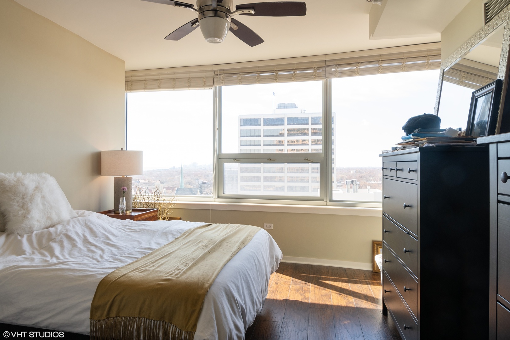 807 Davis Street, Unit 1503 Evanston, IL 60201 - Photo 9 of 14