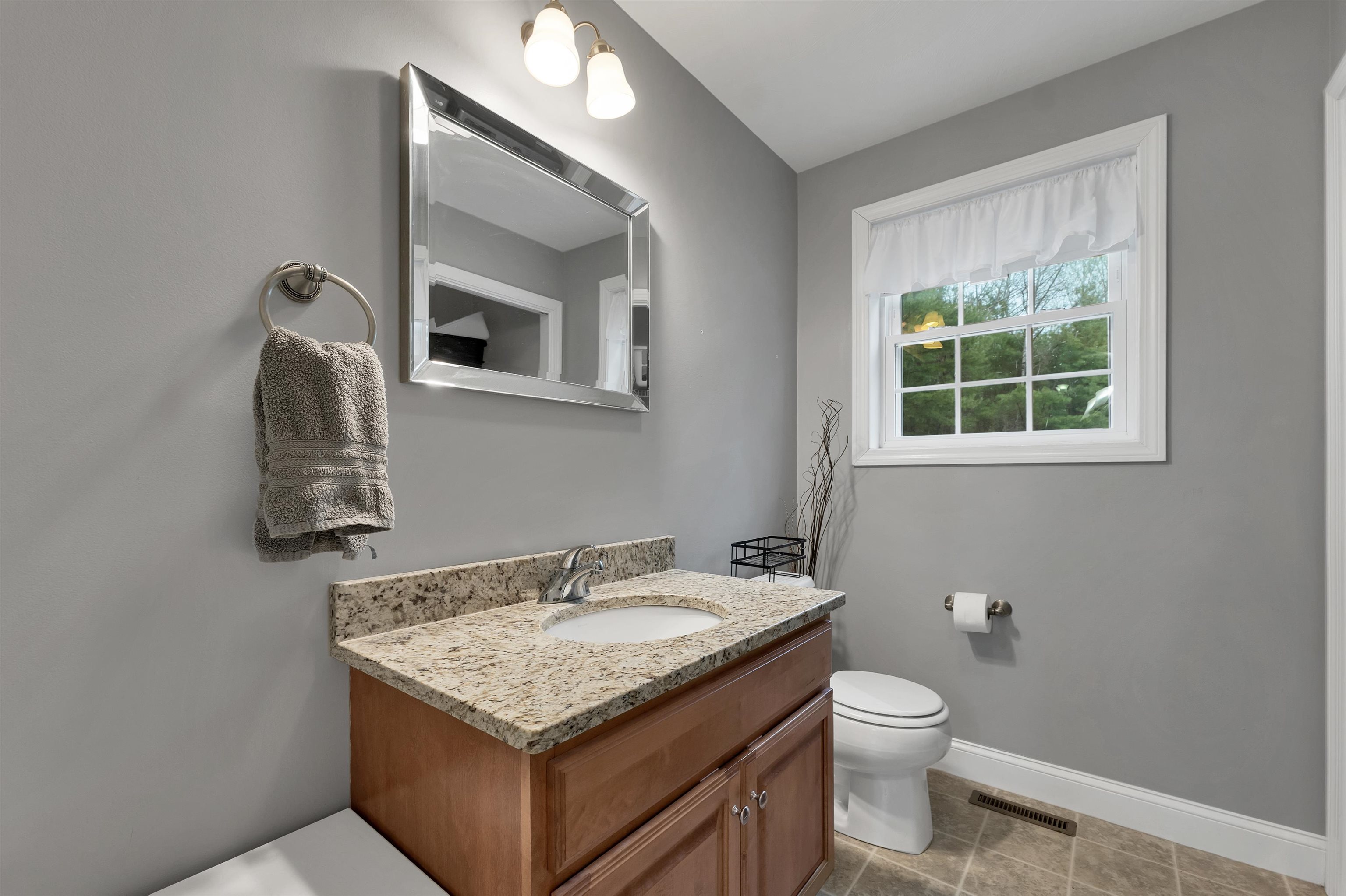 5 Berlang Road Londonderry, NH 03053 - Photo 12 of 36 Gallery Image 12