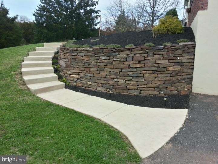 911 Blue School Road Perkasie, PA 18944 - Photo 4 of 25 Garden