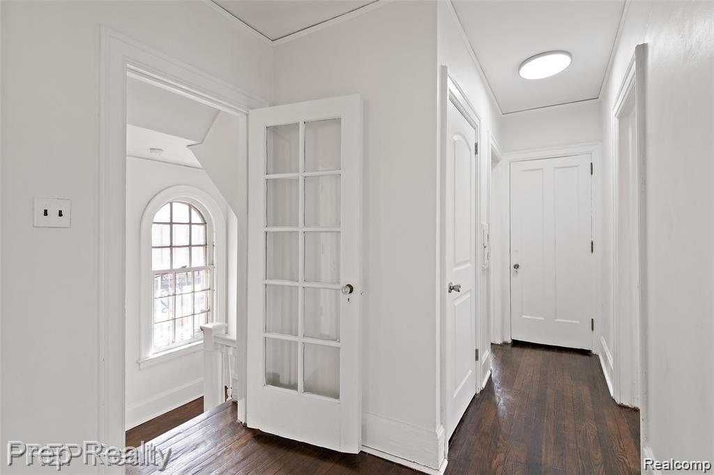 2221 Atkinson Street Detroit, MI 48206 - Photo 31 of 45 Hallway