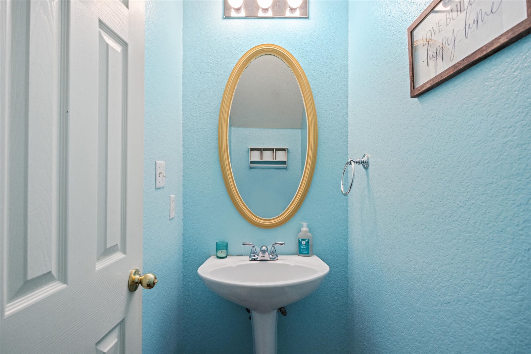 122 Summers Green Georgetown, TX 78633 - Photo 9 of 31 a bathroom with a sink and a mirror