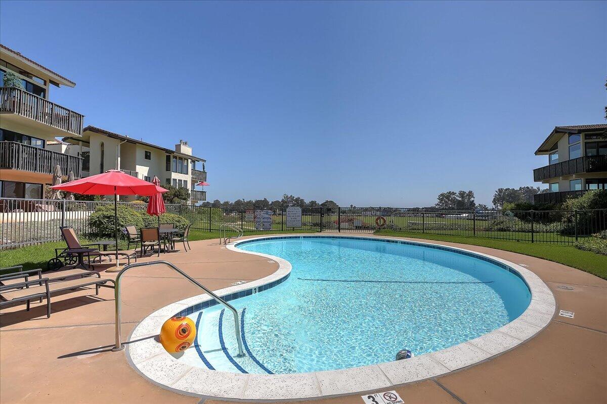 3375 Foothill Road, Unit 1112 Carpinteria, CA 93013 - Photo 38 of 39 Pool