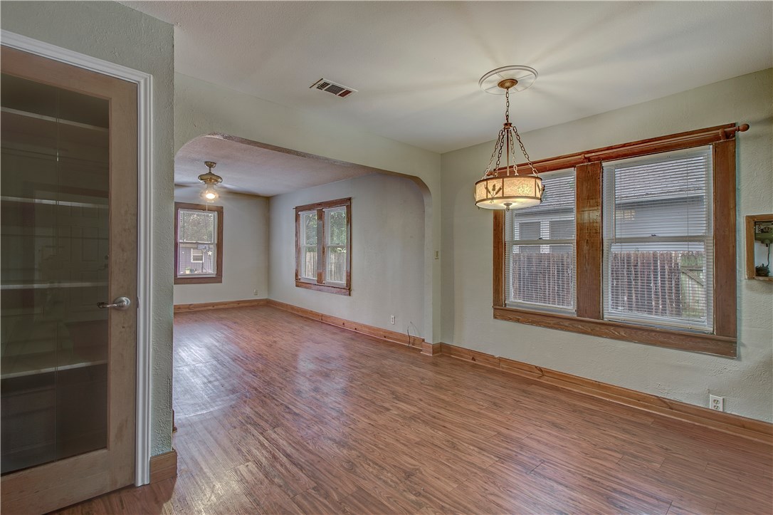 607 East 15th Street Georgetown, TX 78626 - Photo 13 of 36