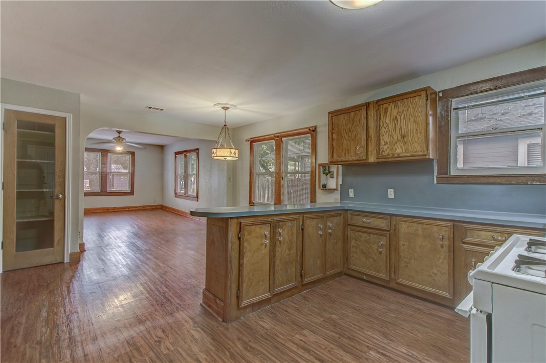 607 East 15th Street Georgetown, TX 78626 - Photo 15 of 36