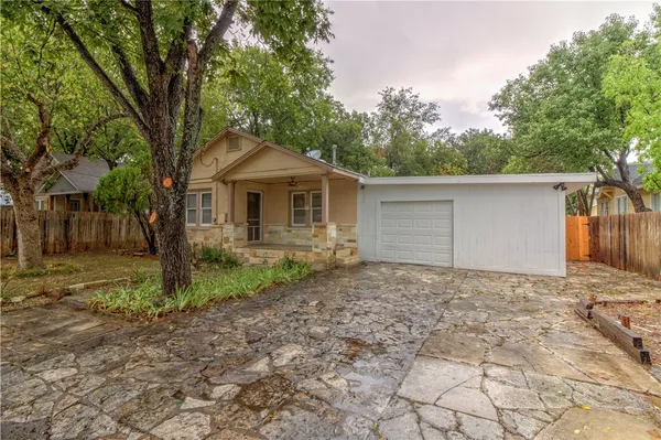 $1,650 | 607 East 15th Street, Georgetown, TX 78626