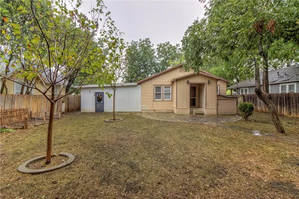$1,650 | 607 East 15th Street, Georgetown, TX 78626