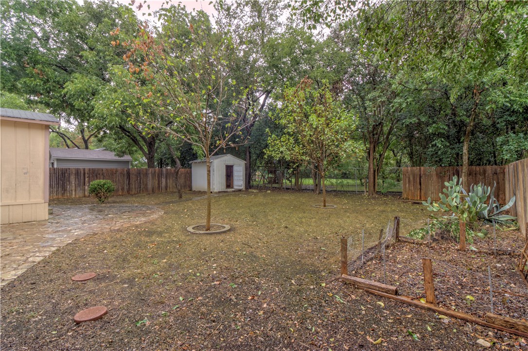 607 East 15th Street Georgetown, TX 78626 - Photo 25 of 36