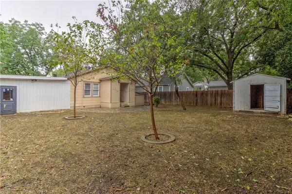 $1,650 | 607 East 15th Street, Georgetown, TX 78626