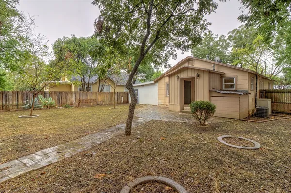 $1,650 | 607 East 15th Street, Georgetown, TX 78626