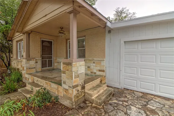 $1,650 | 607 East 15th Street, Georgetown, TX 78626