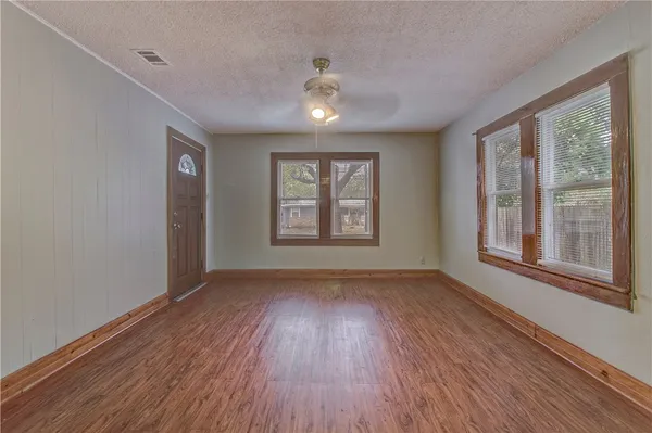 $1,650 | 607 East 15th Street, Georgetown, TX 78626