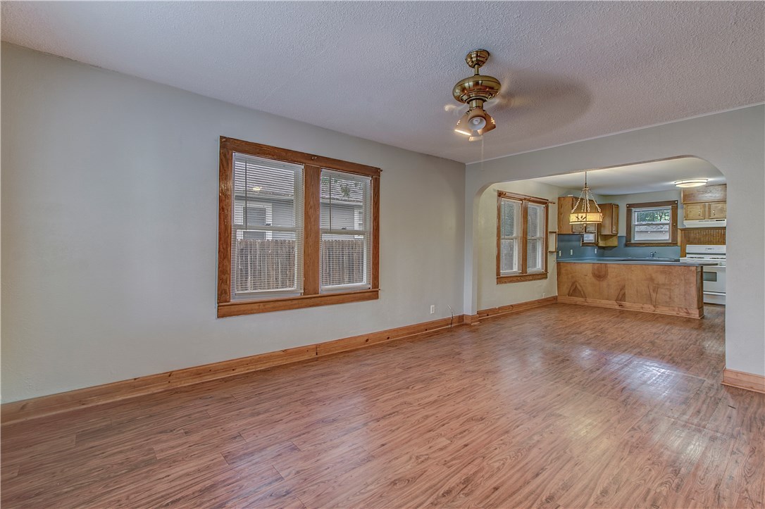 607 East 15th Street Georgetown, TX 78626 - Photo 9 of 36