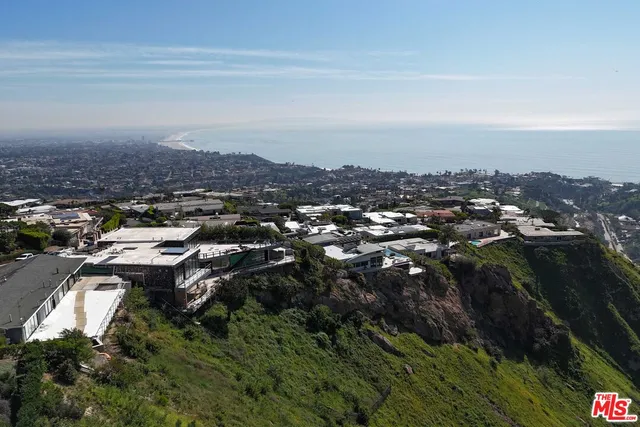 $4,200,000 | 16788 Charmel Lane, Pacific Palisades, CA 90272