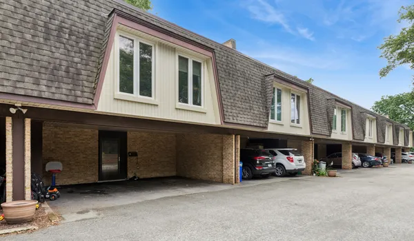 $475,000 | 1835 Tanglewood Drive, Unit G, Glenview, IL 60025