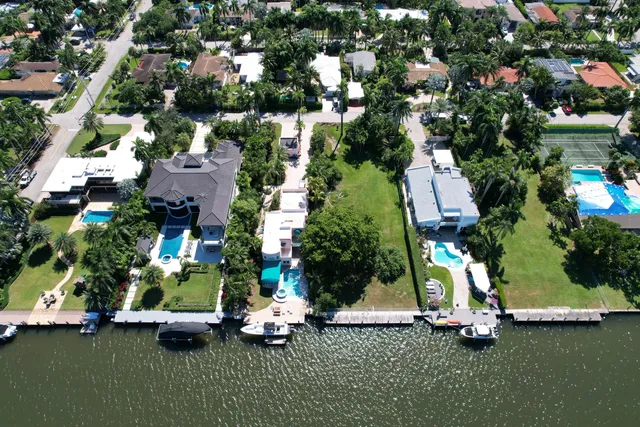 $3,490,000 | 1010 South North Lake Drive, Hollywood, FL 33019