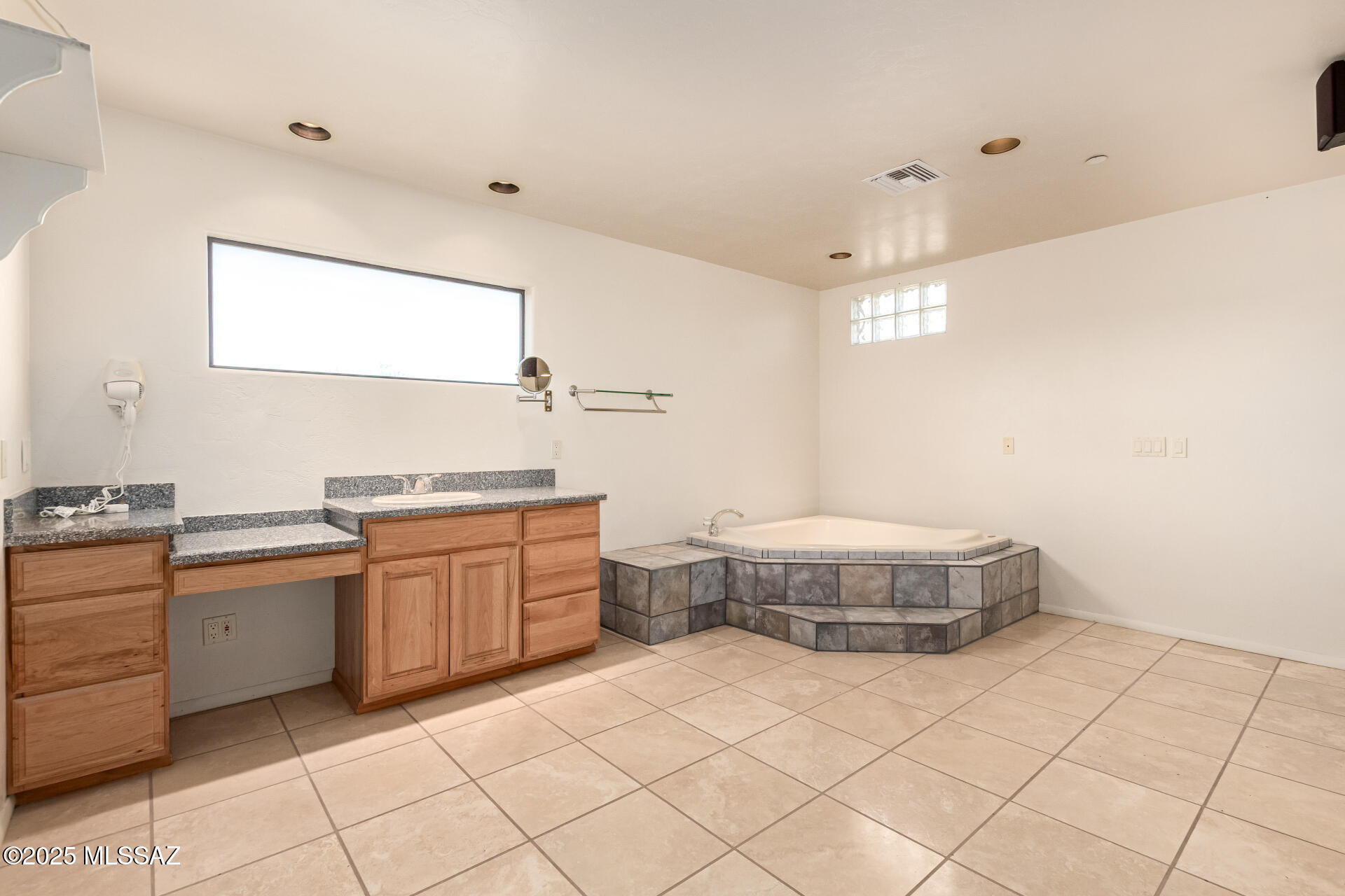 5100 East Golder Ranch Drive Tucson, AZ 85739 - Photo 28 of 47 Main Bathroom