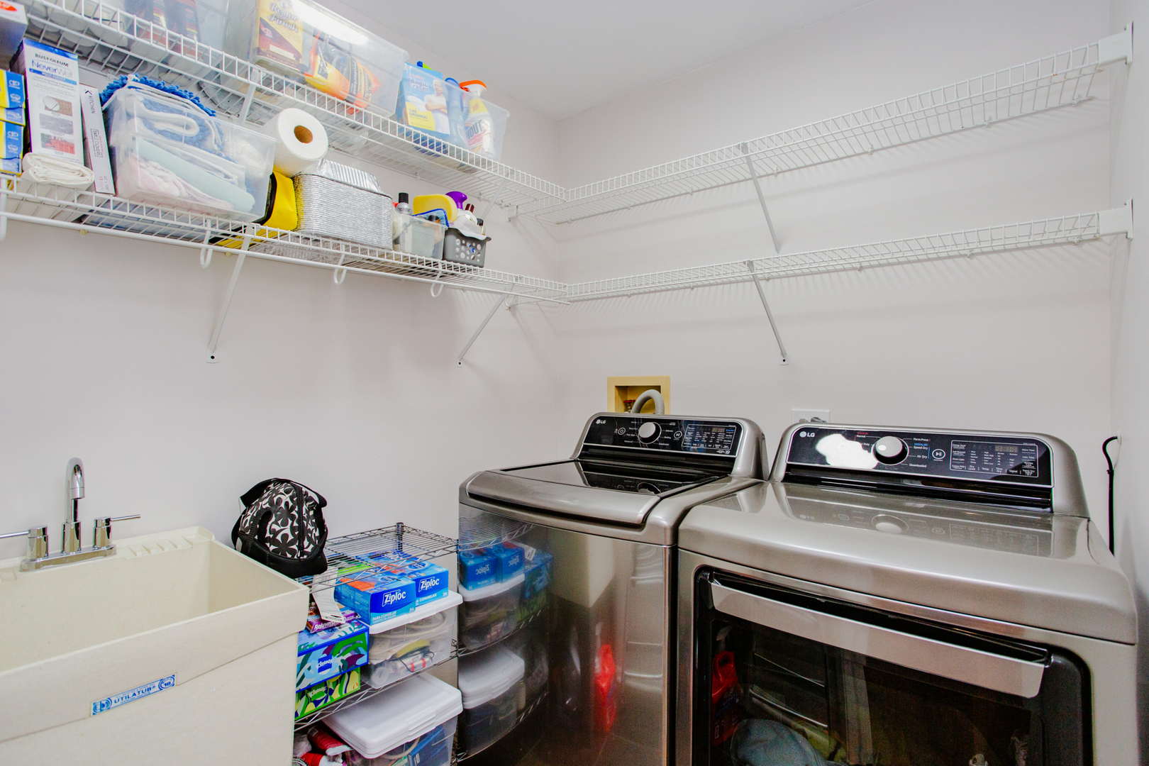608 Raintree Road Buffalo Grove, IL 60089 - Photo 32 of 59 a utility room with dryer and washer