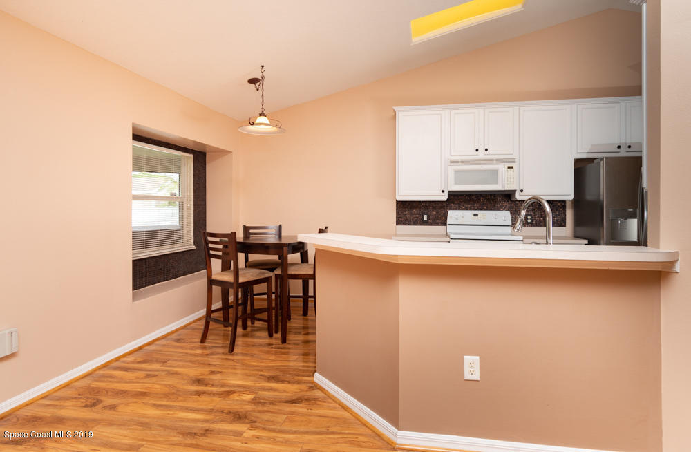 270 Edgevale Road Southeast Palm Bay, FL 32909 - Photo 14 of 20 Breakfast bar and breakfast nook.