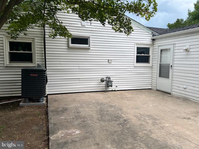 1410 Colchester Road Woodbridge, VA 22191 - Photo 15 of 19 a view of a white house