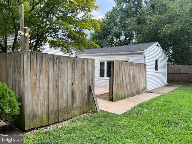 1410 Colchester Road Woodbridge, VA 22191 - Photo 18 of 19 a view of a back yard of the house
