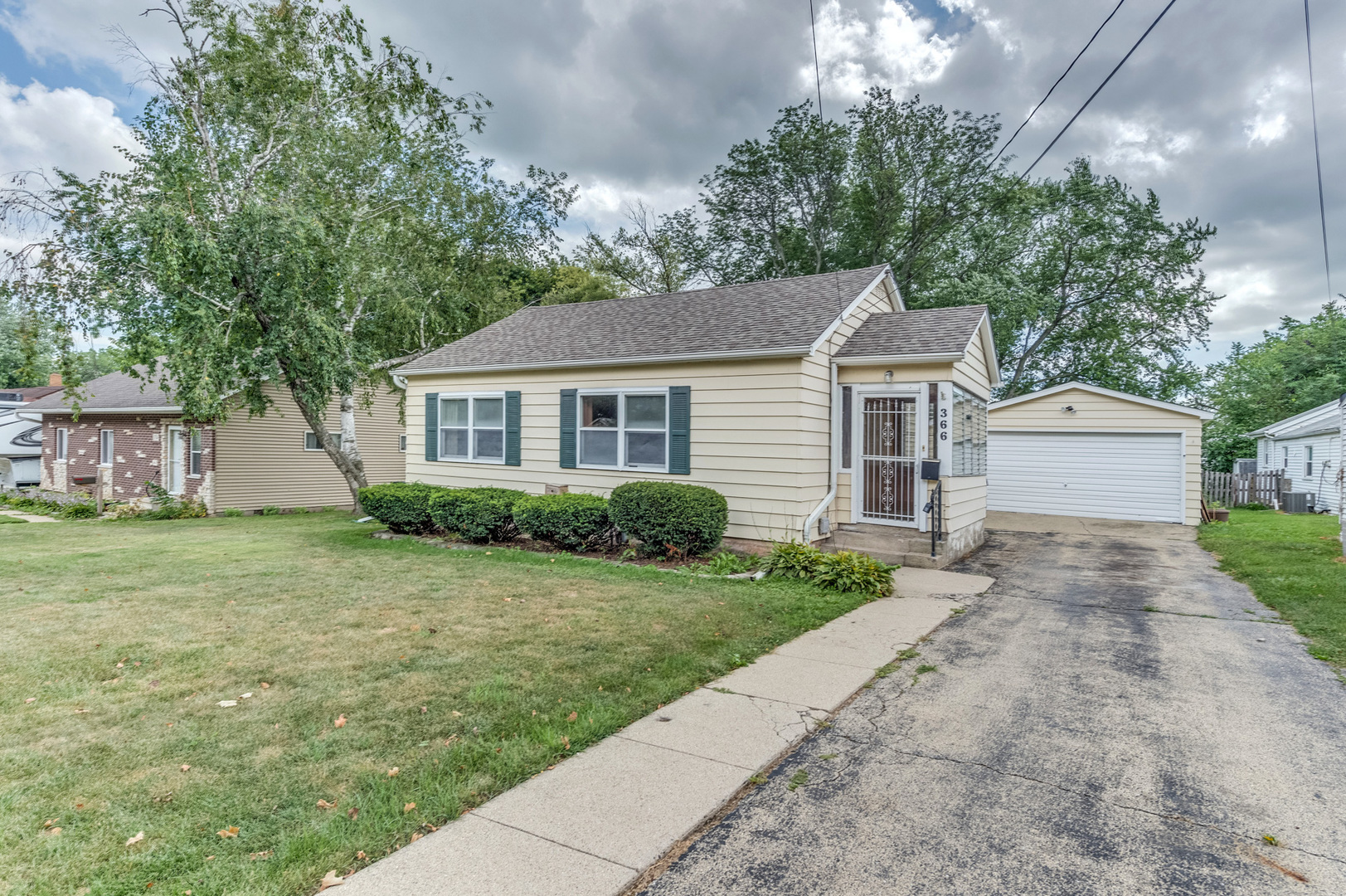 366 Home Street Sycamore, IL 60178 - Photo 2 of 26