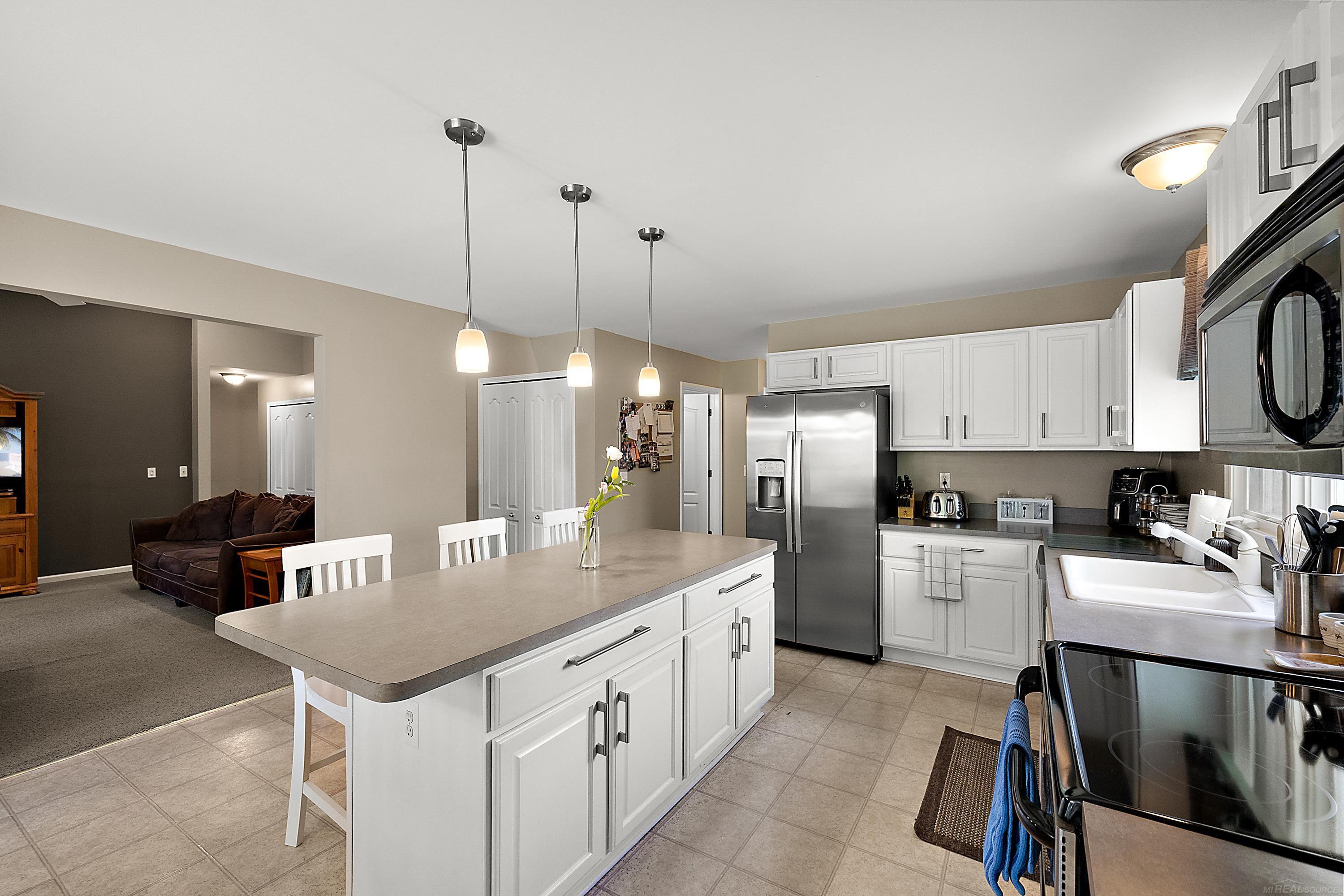 2053 Roundtree Rochester Hills, MI 48307 - Photo 9 of 22