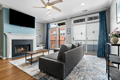 $445,000 | 4704 North Kenmore Avenue, Unit 3C, Chicago, IL 60640