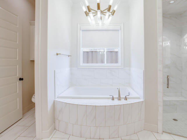 4805 116th Street Lubbock, TX 79424 - Photo 20 of 57 a bathroom with bathtub and window