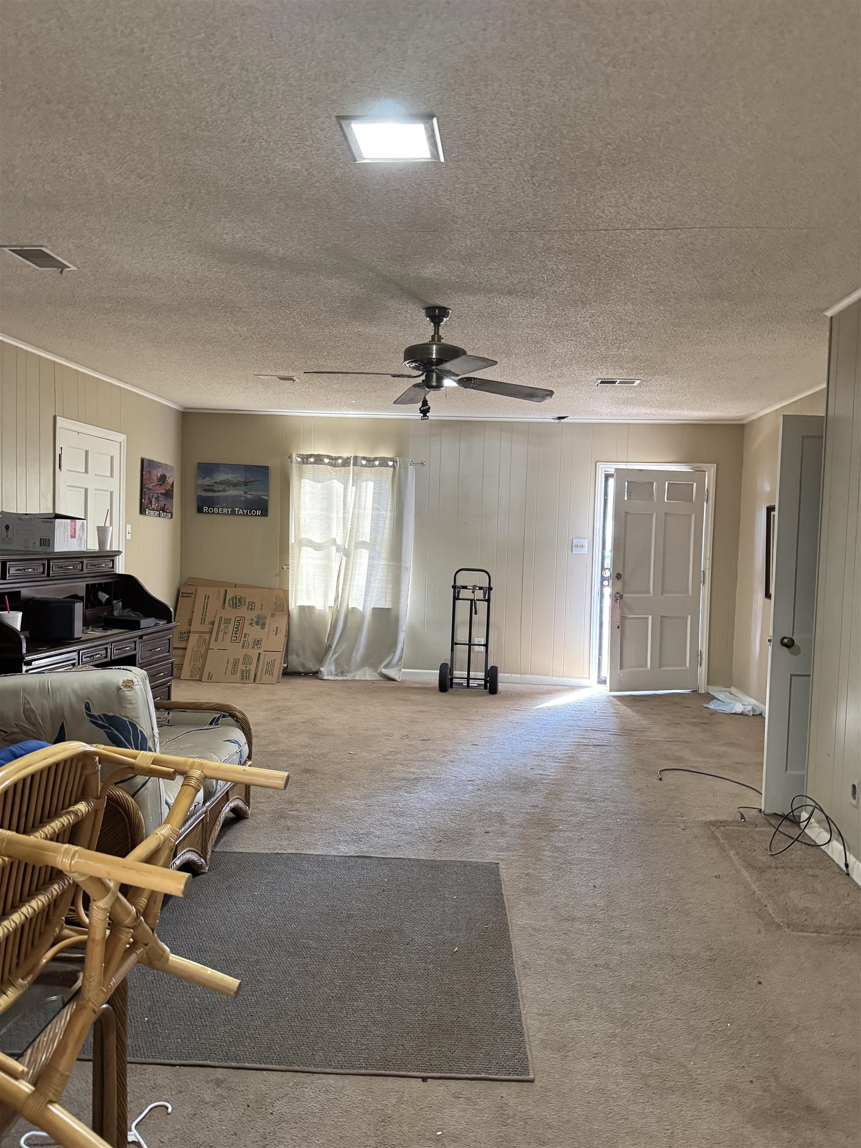 4112 Vaughn Road Memphis, TN 38122 - Photo 2 of 12 a view of a livingroom with furniture and a window
