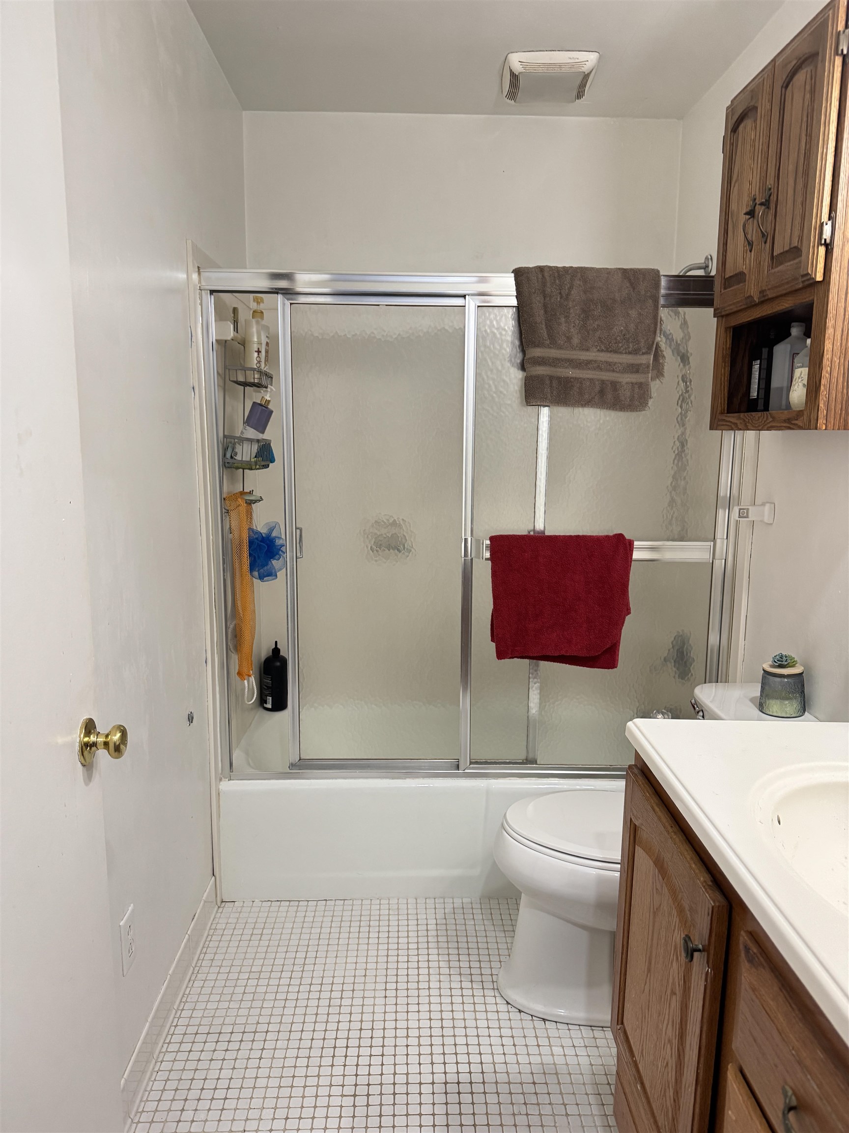 4112 Vaughn Road Memphis, TN 38122 - Photo 6 of 12 a bathroom with a toilet and a shower