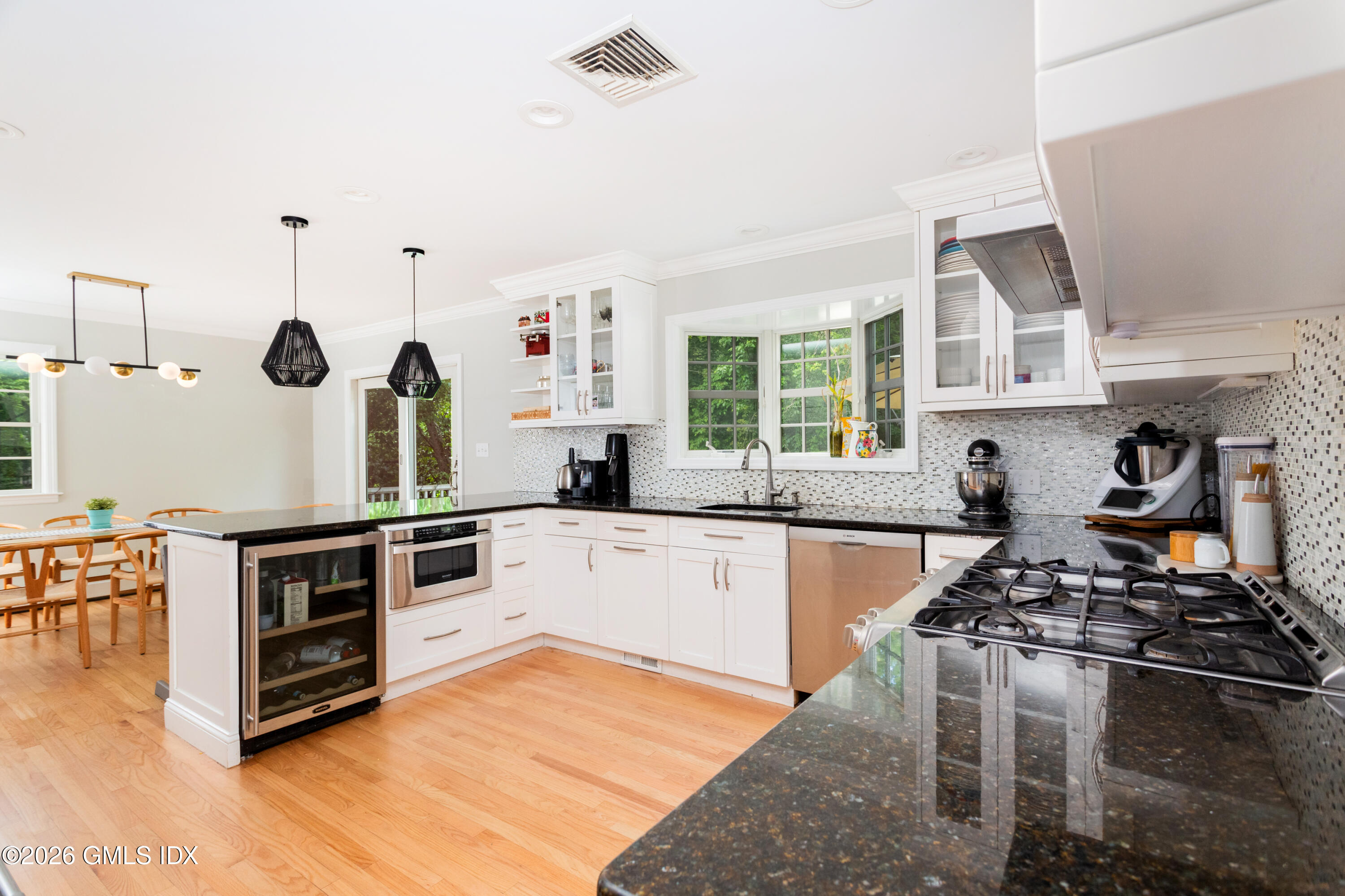 25 Griffith Road Riverside, CT 06878 - Photo 2 of 24 Griffith_006