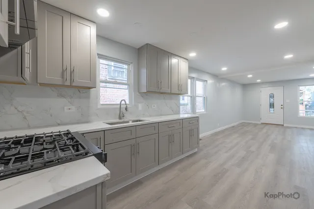 $428,000 | 4149 South Rockwell Street, Chicago, IL 60632