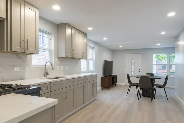 $428,000 | 4149 South Rockwell Street, Chicago, IL 60632