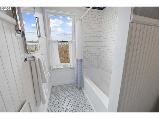 $515,000 | 590 17th Street, Astoria, OR 97103