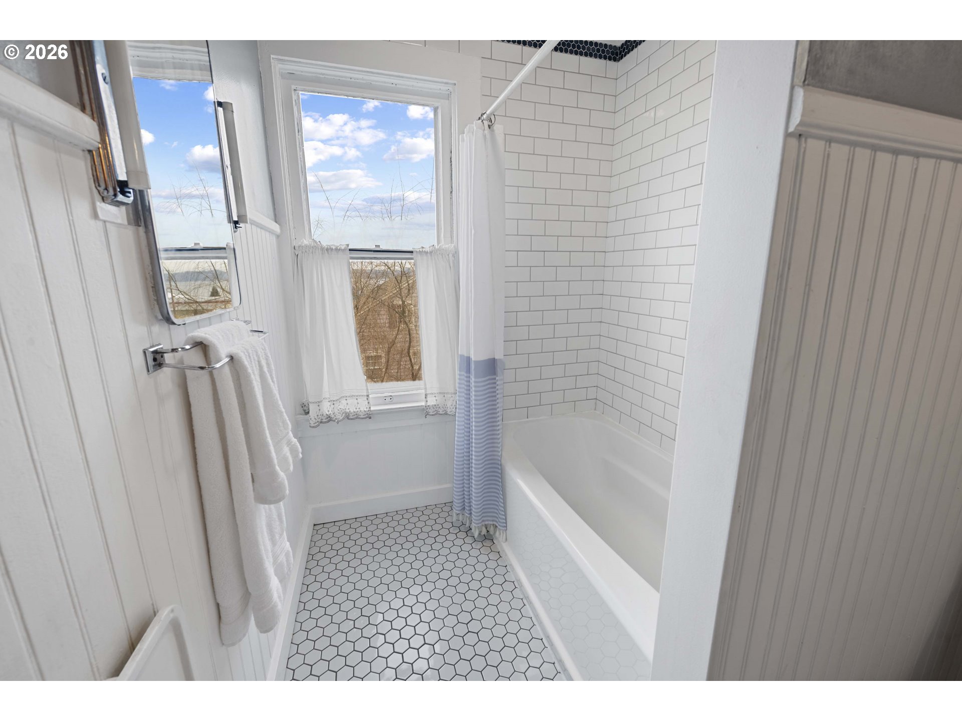 590 17th Street Astoria, OR 97103 - Photo 21 of 30 Bathroom