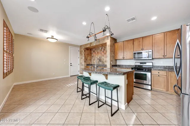 $2,950 | 2909 North 48th Street, Phoenix, AZ 85018