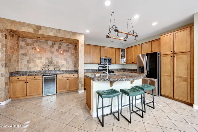 $2,950 | 2909 North 48th Street, Phoenix, AZ 85018