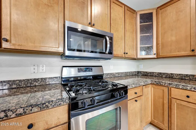 $2,950 | 2909 North 48th Street, Phoenix, AZ 85018