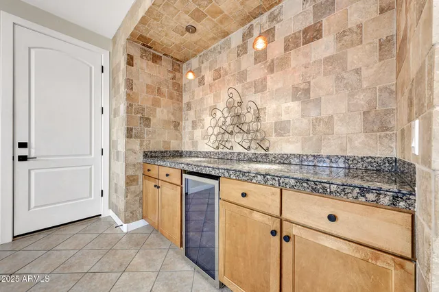 $2,950 | 2909 North 48th Street, Phoenix, AZ 85018