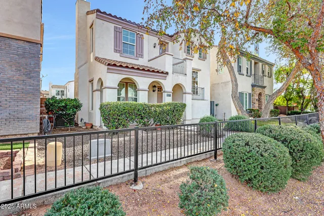 $2,950 | 2909 North 48th Street, Phoenix, AZ 85018