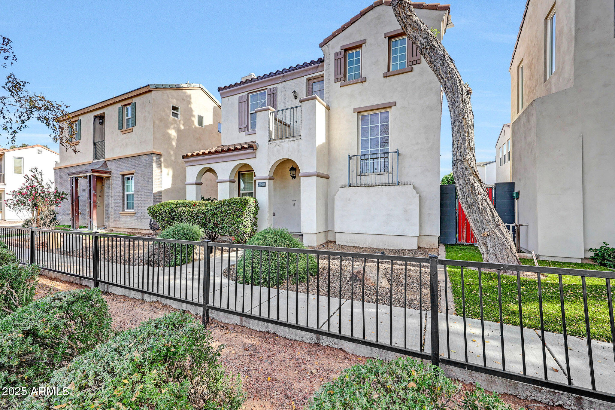 2909 North 48th Street Phoenix, AZ 85018 - Photo 3 of 48 C (6)