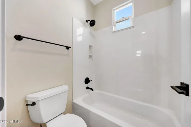 $2,950 | 2909 North 48th Street, Phoenix, AZ 85018