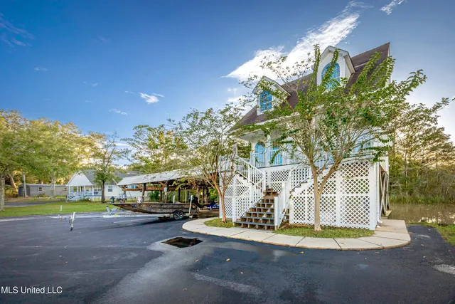 $1,800 | 1102 Stanfield Point Road, Unit A, Gautier, MS 39553